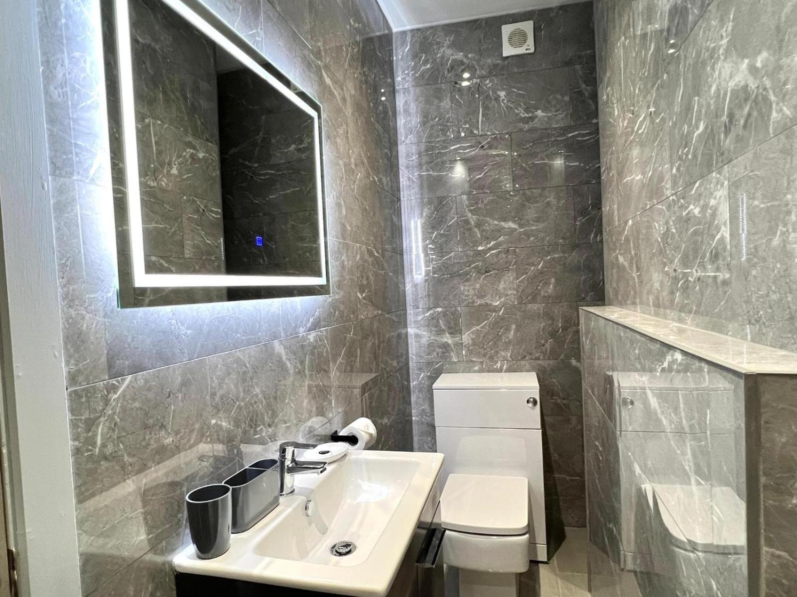 Whiskawaystays - Foregate Street - Apartment 3 Worcester Extérieur photo